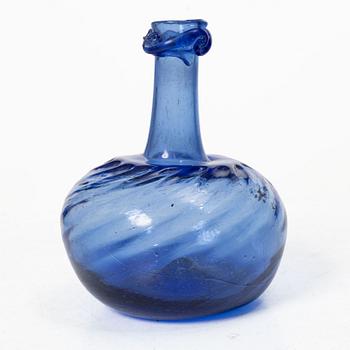 A blue twisted glass bottle, 18th century.