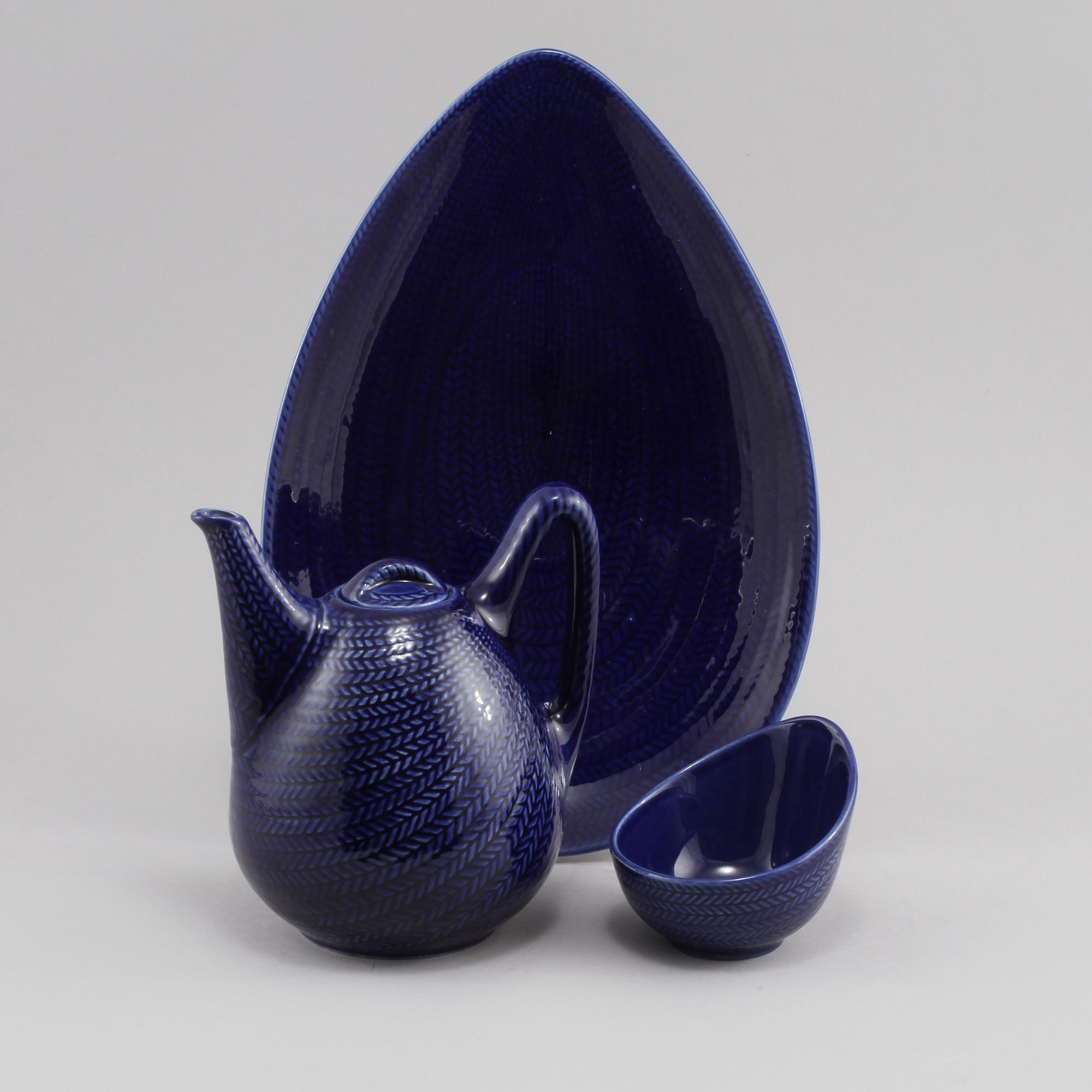 SERVISDELAR, 3 st, flintgods, "Blå Eld", Herta Bengtsson, Rörstrand, 1900-talets andra hälft.