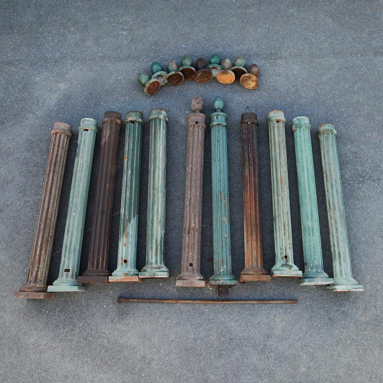 TRÄDGÅRDSSTOLPAR, 11 st, 1900-talets första hälft.