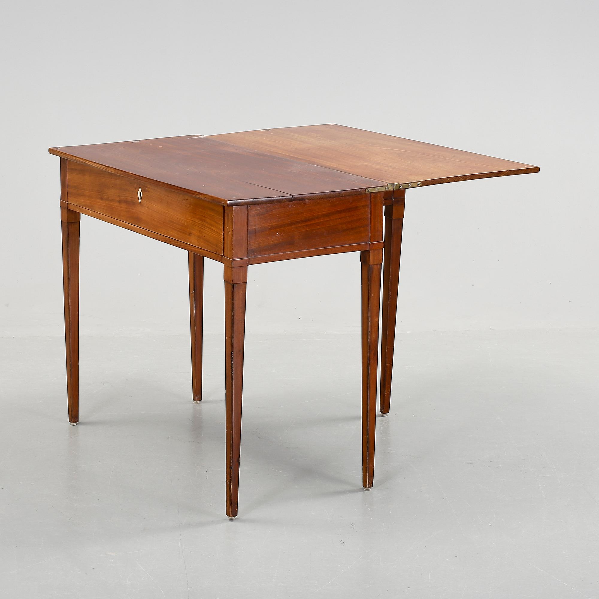 SPELBORD, sengustavianskt, Johan Petter Berg (mästare och hovschatullmakare i Stockholm 1802-16).