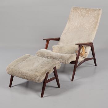 FÅTÖLJ med FOTPALL, 1900-talets mitt.