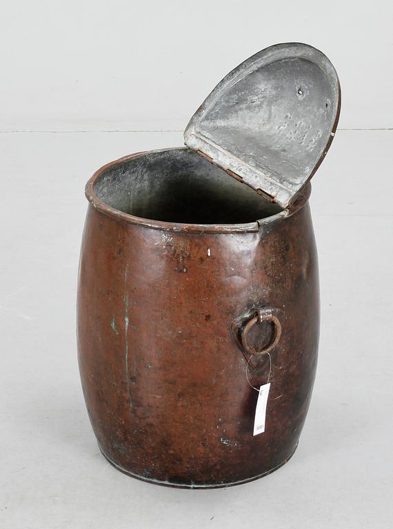 VATTENTUNNA, koppar, med monogram. 1800-tal.