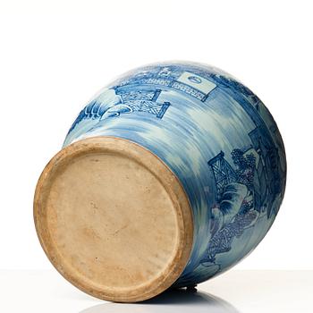 A pair of large blue and white jars with covers, Qing dynasty, Qianlong (1736-95).