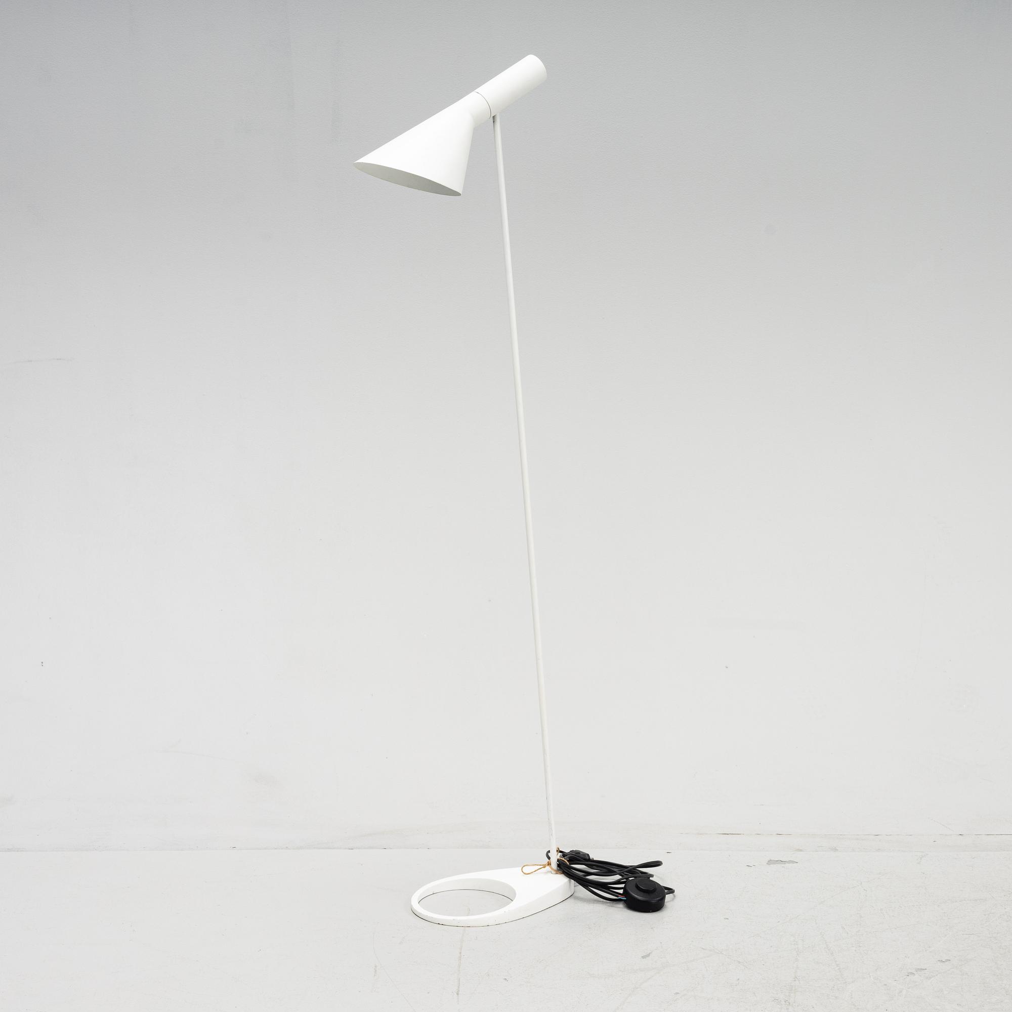 Arne Jacobsen, golvlampa, "AJ", Louis Poulsen, Danmark.