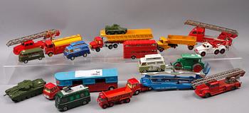 PARTI LEKSAKSBILAR, 18 st, bla Dinky Toys, Corgi Toys, Tekno.