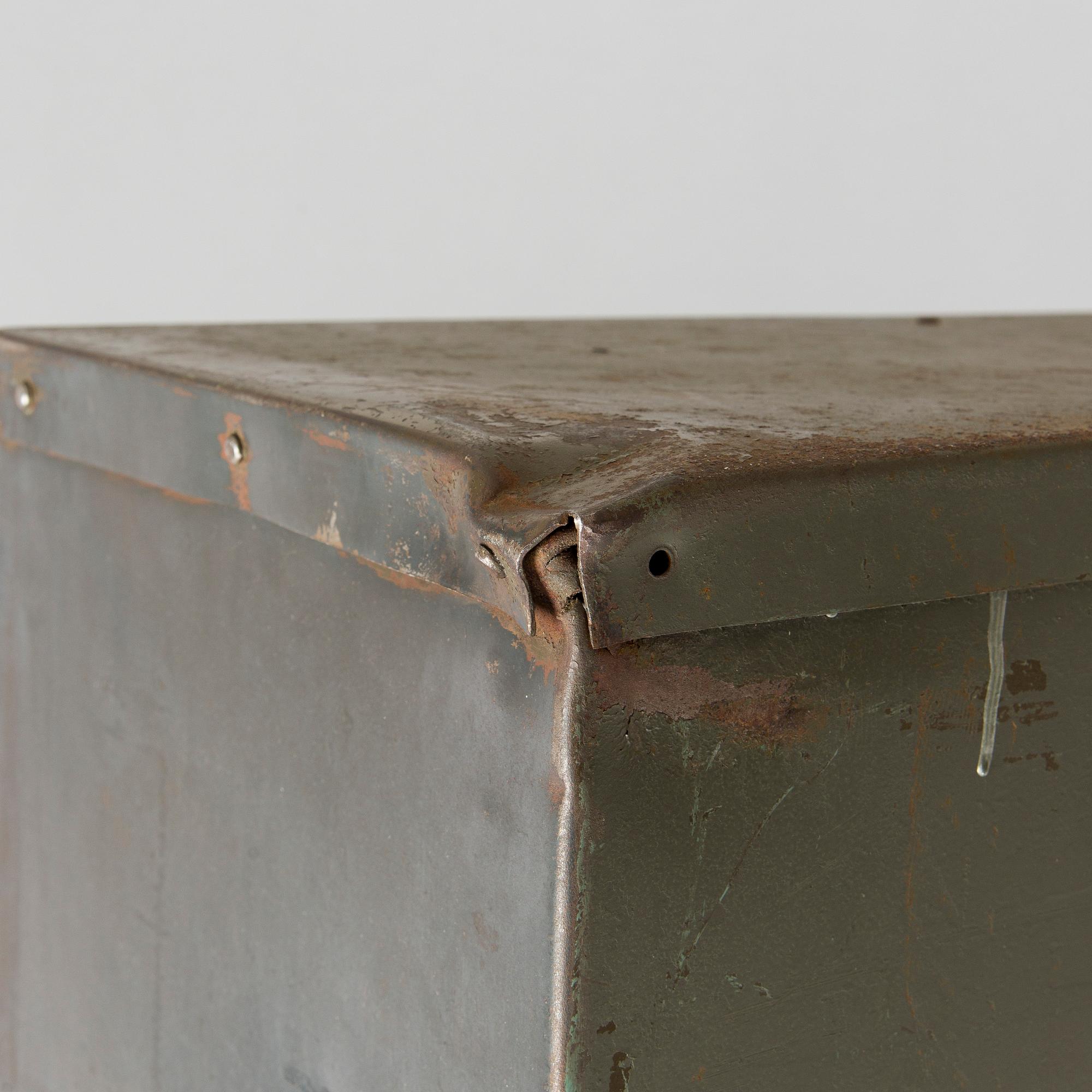 Industriskåp, 1900-talets första hälft.