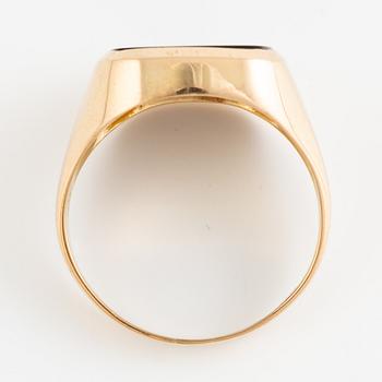 Ring, signet ring, 18K gold with onyx.
