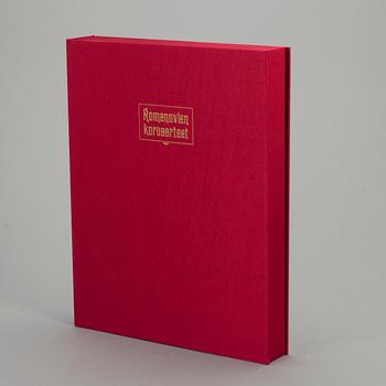 BOK, "Romanovien koruarteet" Stefano Papi Kustannusosakeyhtiö Tammi, Helsingfors 2010. Numrerad 920/1950.