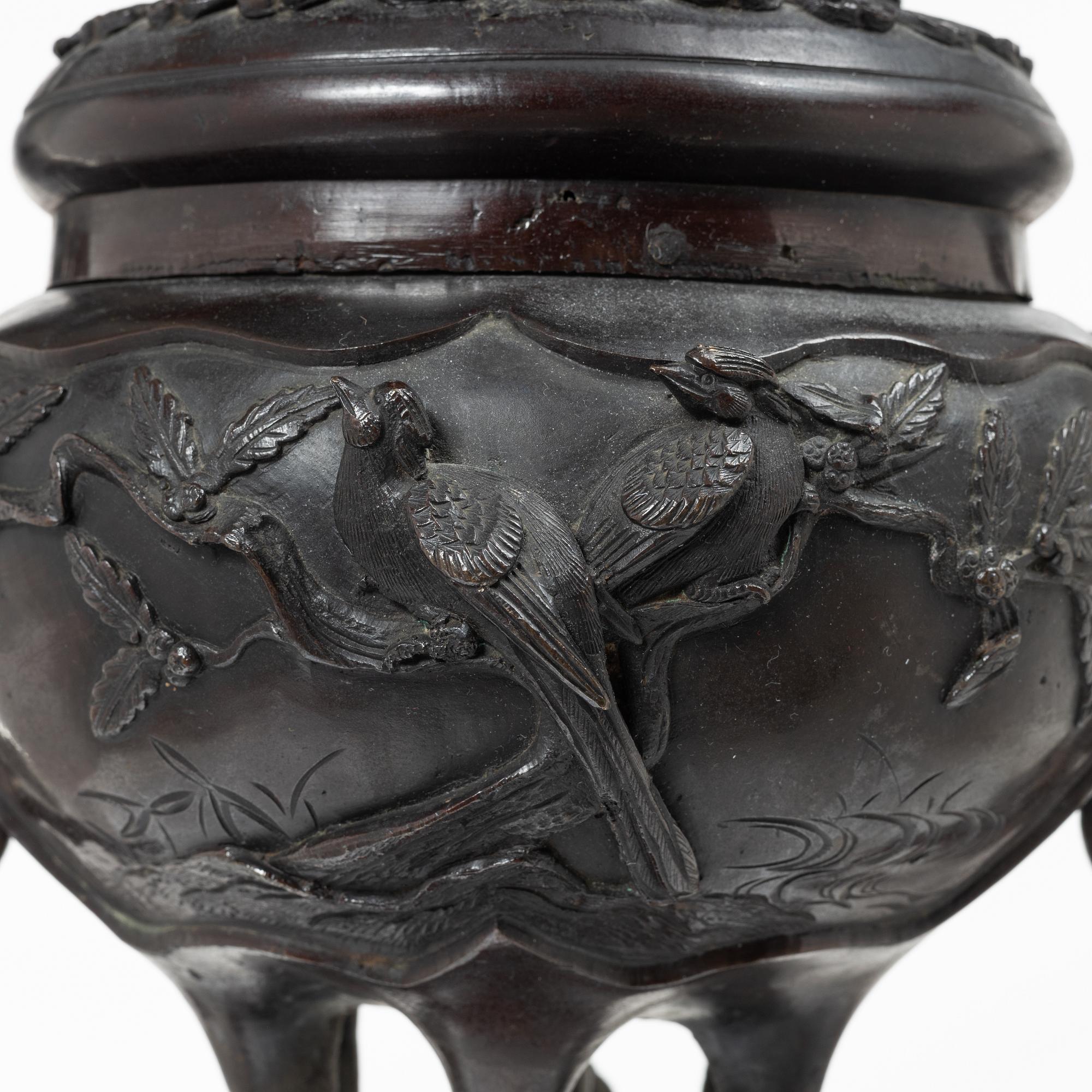 A large Japanese bronze censer, Meiji (1898-1912).