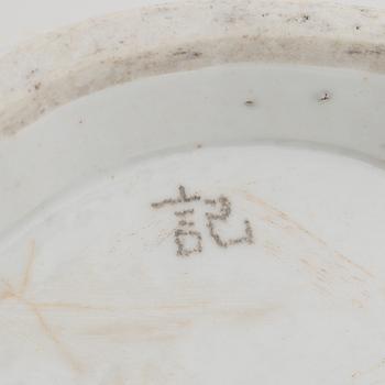 A group of seven Chinese dishes, late Qing dynasty/early 20th Century.