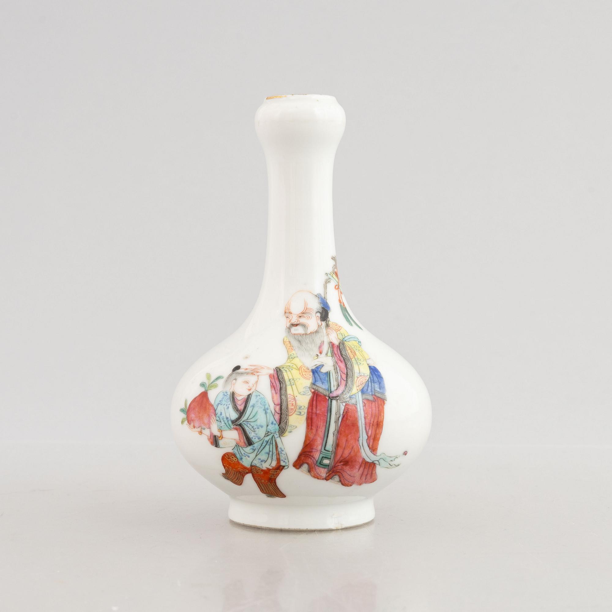 A famille rose vase, Qing dynasty, 19th century, also a jar with cover 20th century.