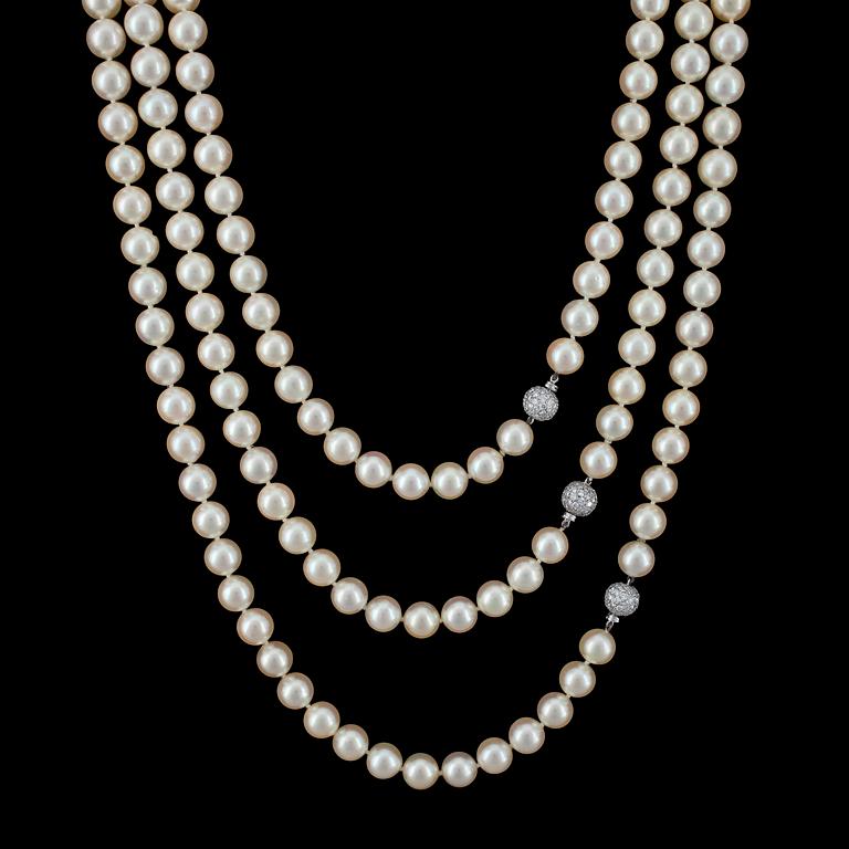 A Kutchinsky cultured pearl necklace with brilliant cut diamonds, tot. app. 4.50 cts.