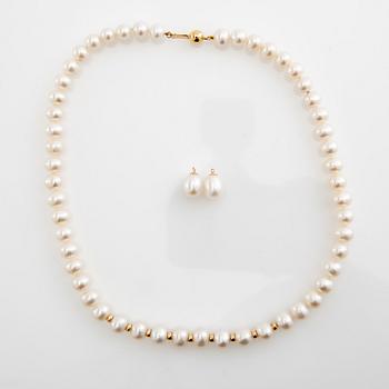 Collier samt hängen till örhängen, ett par, möjligen sötvattenspärlor och 18k guld.
