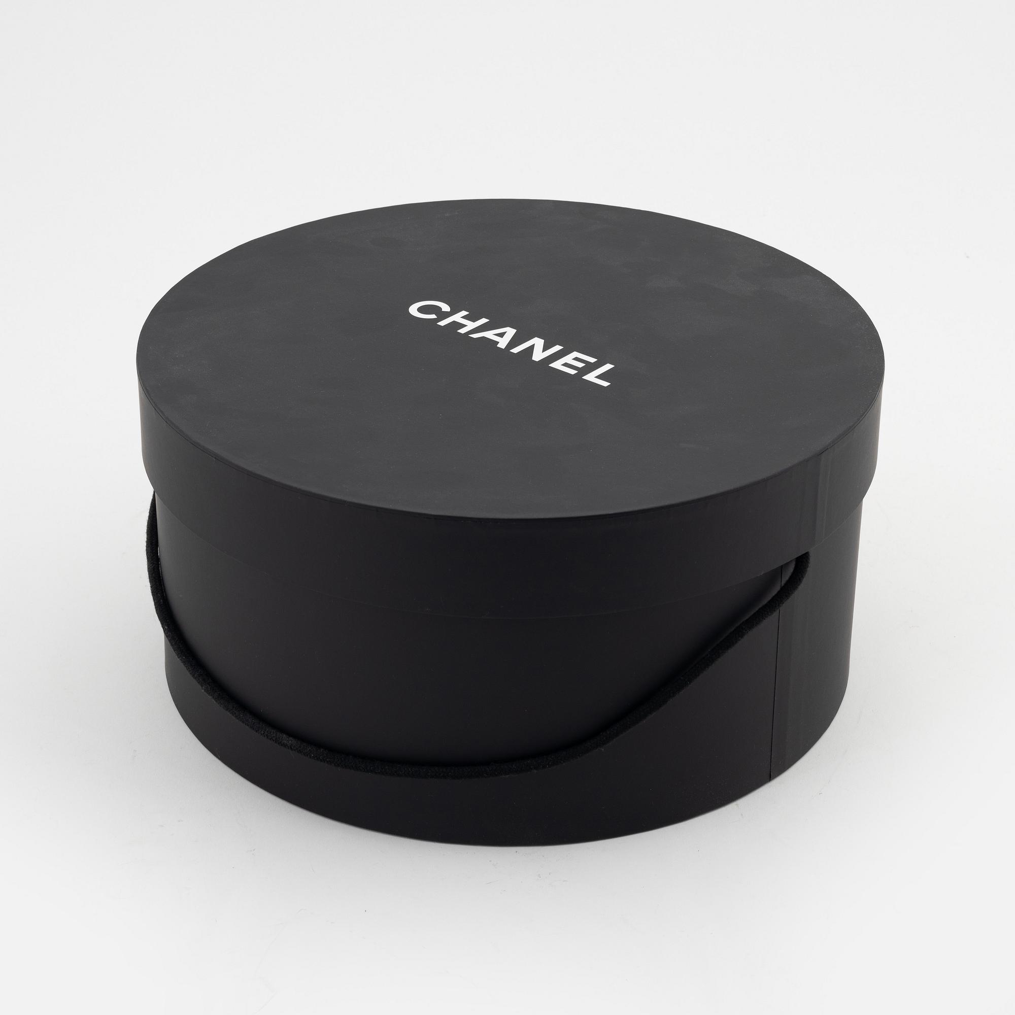 Chanel, a cotton mix bouclé beret, size S.