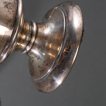PARTI SILVER, 8 delar, mestadels England och Sverige, 1900-tal, vikt exklusive glas samt fylld del ca 300 g.