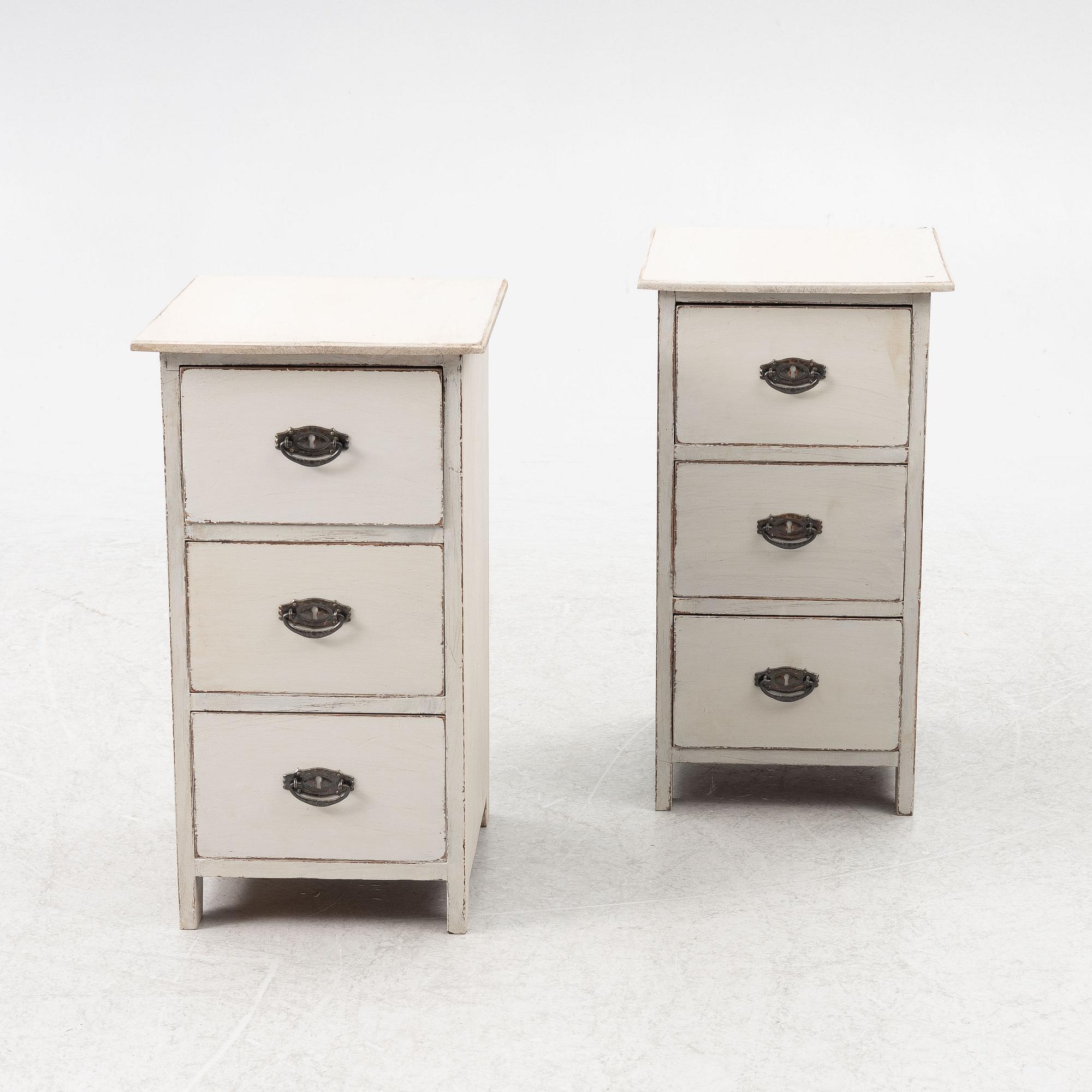Bedside tables/chests of drawers, a pair, contemporary.