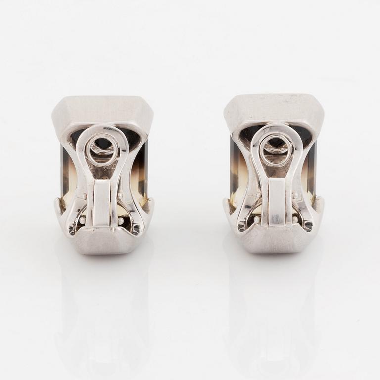 A pair of Tina Karlsson earrings in 18K white gold set with facted quartz.