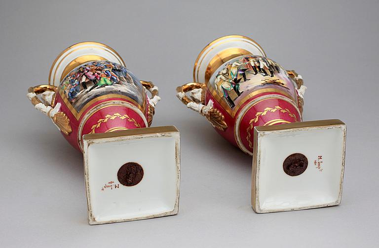 URNOR, ett par, porslin, empirestil, 1800-talets andra hälft.