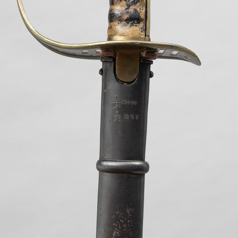 Sabel, svensk, för kavalleriet m/1867-93 med balja.