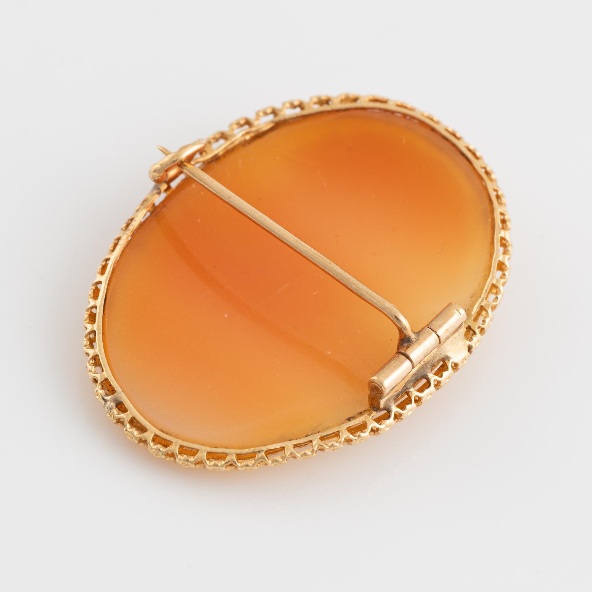 Two brooches, 18K gold with carved shell cameo.