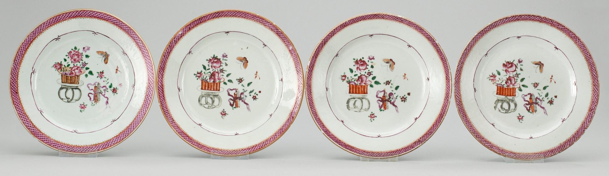 TALLRIKAR, 4 st, porslin. Qing dynastin. Qianlong (1736-95).