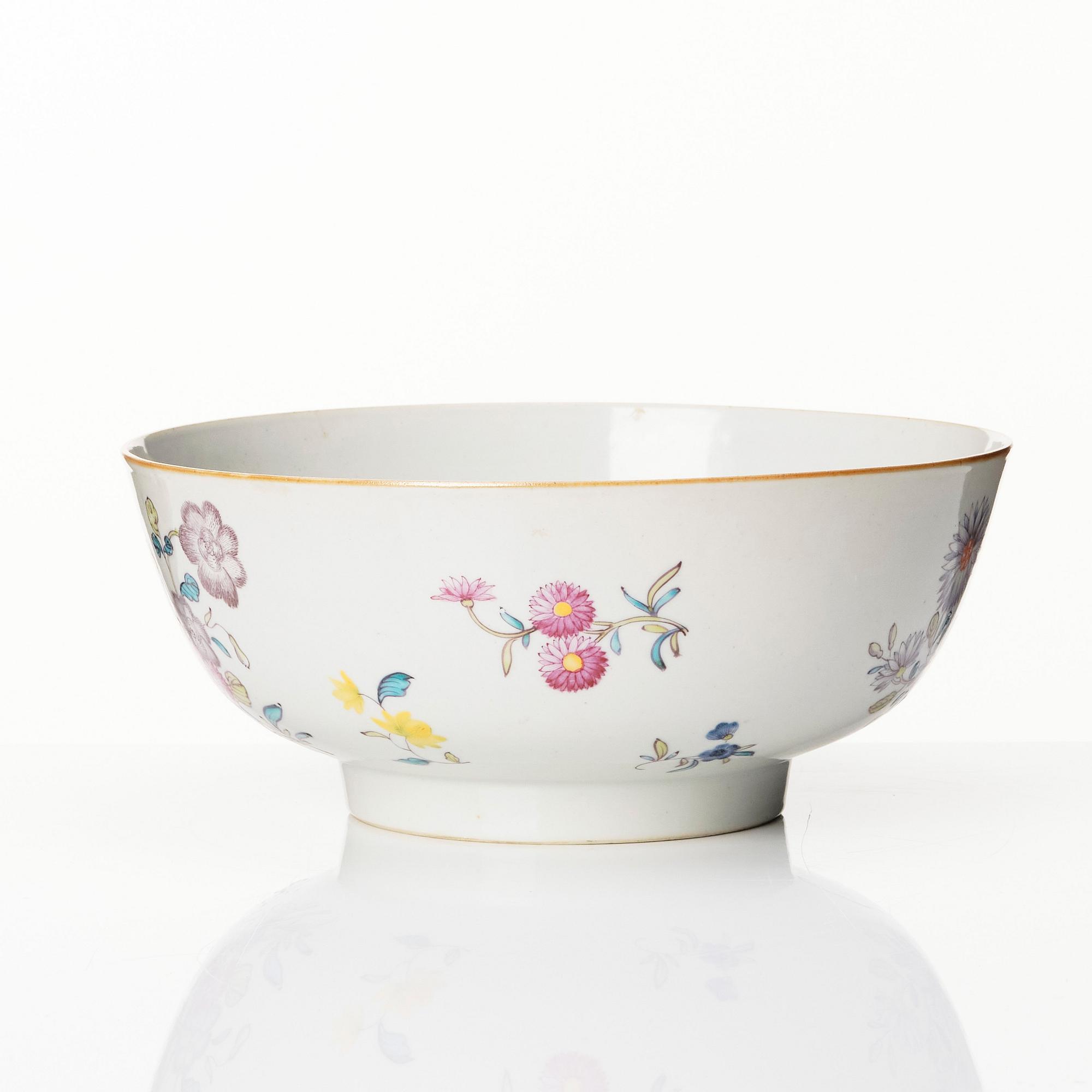 A famille rose punch bowl, Qing dynasty, Qianlong (1736-95).