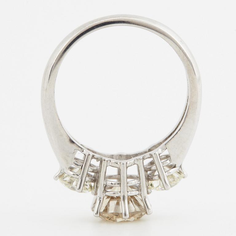 Fancy light yellowish brown round brilliant-cut diamond ring.