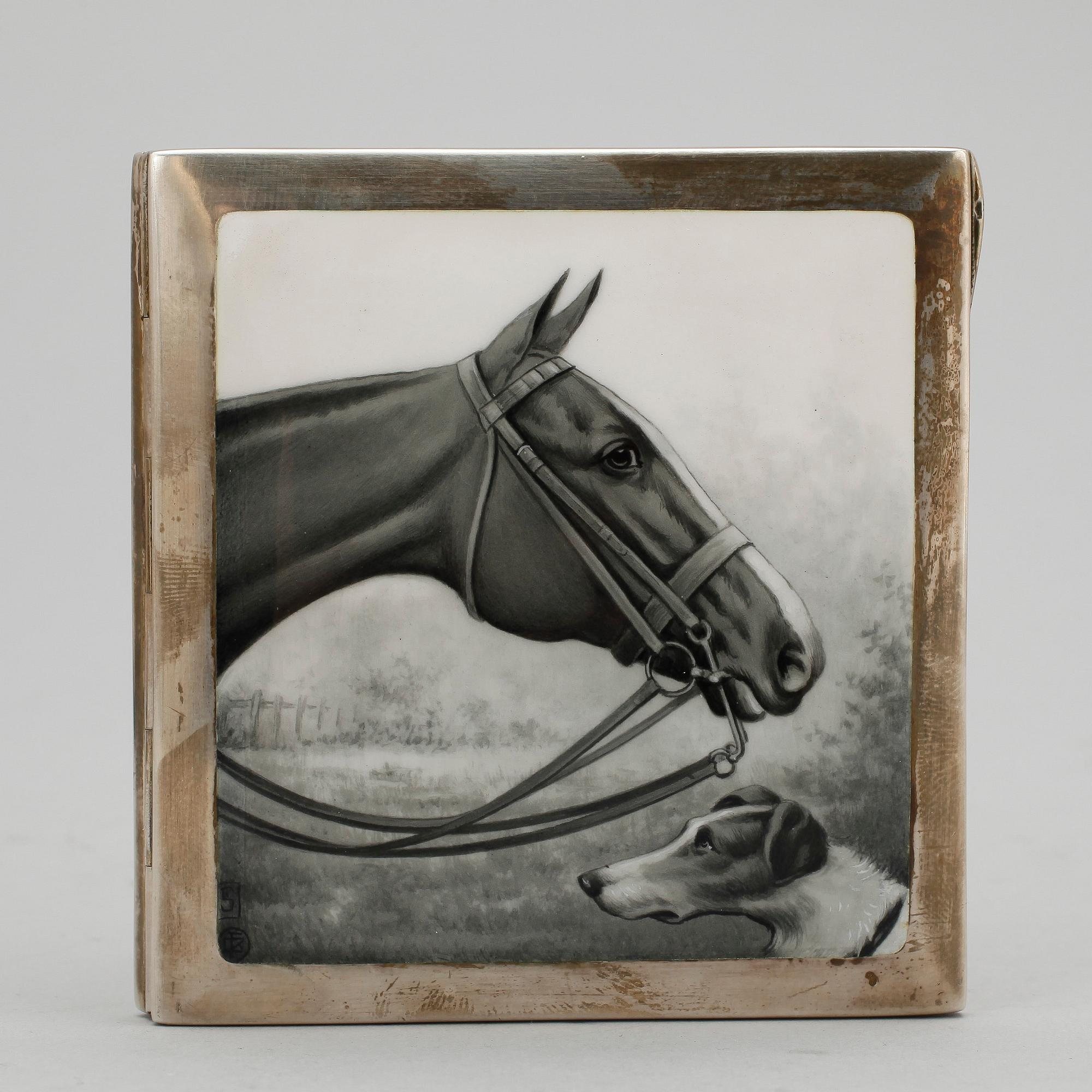 CIGARETTETUI, silver samt emalj, Tyskland, 1900-tal. Vikt ca 150 gram,