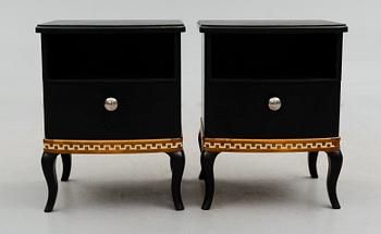 SÄNGBORD, 1 par, 1900-talets första hälft.