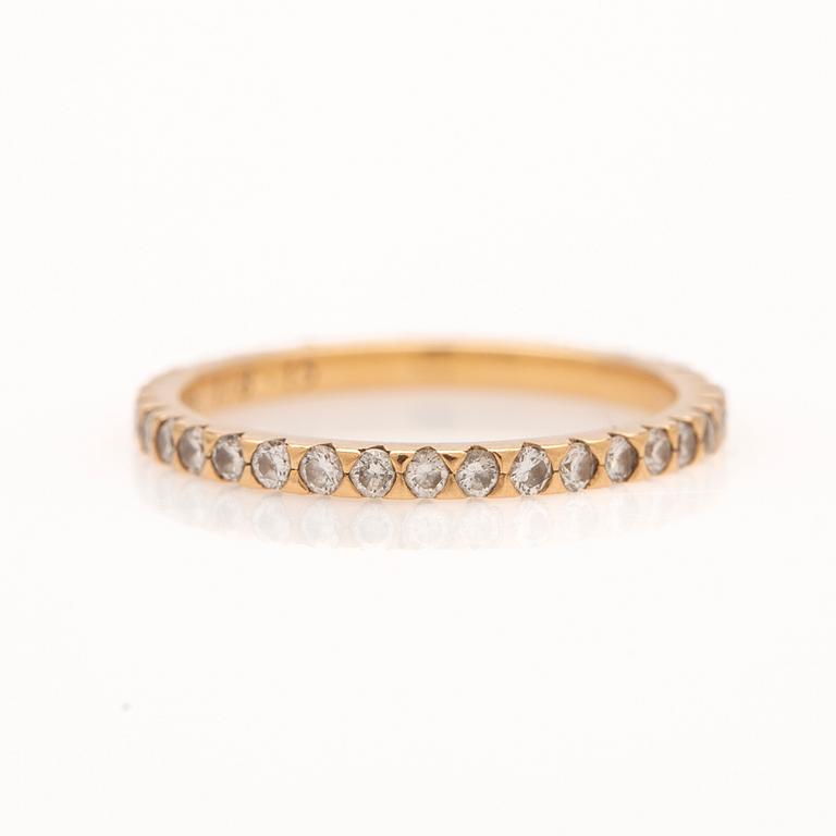Alliansring, 18k guld med briljantslipade diamanter.