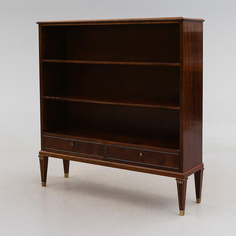 BOKHYLLA, gustaviansk stil, 1900-talets första hälft.