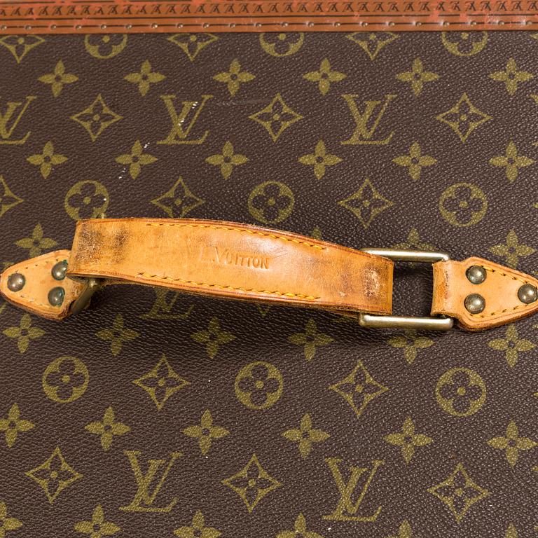 KOFFERT/RESEGARDEROD. Louis Vuitton.