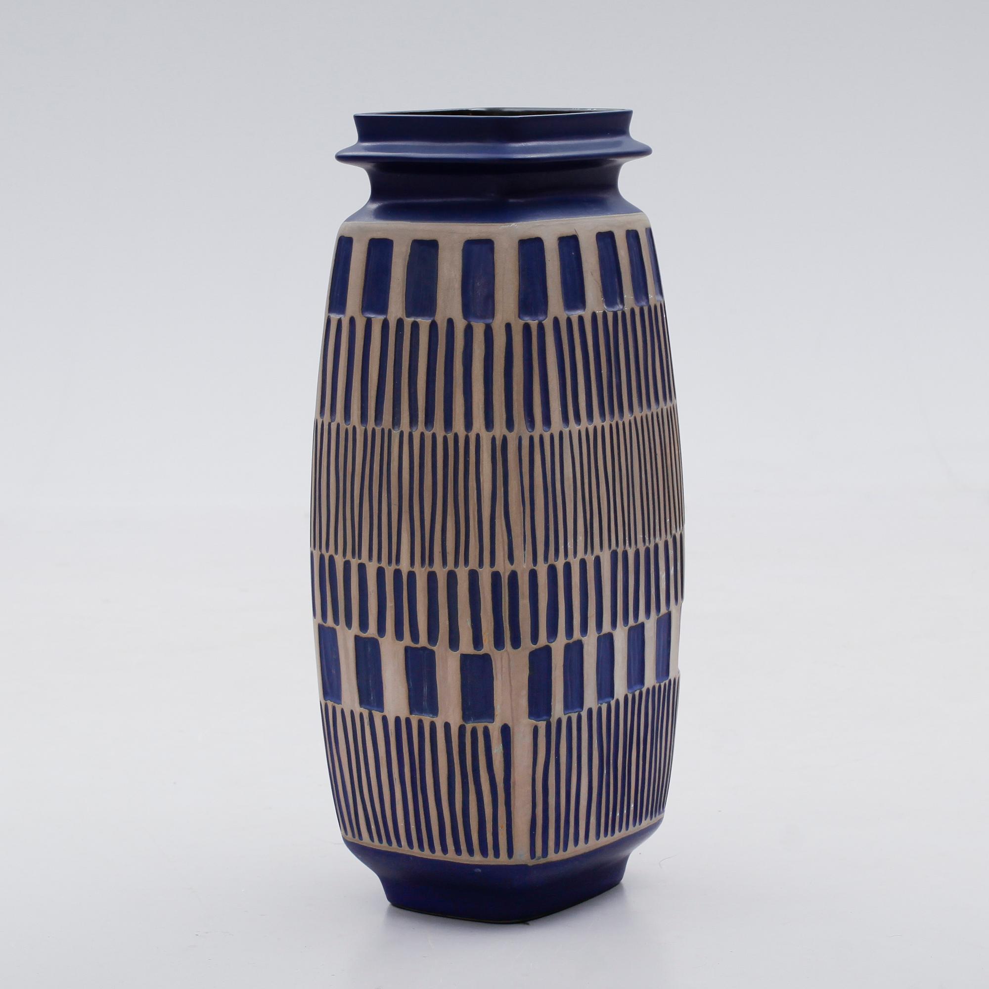 GOLVVAS, keramik, Uppsala Ekeby, 1900-talets andra hälft.