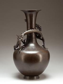 VAS, brons. Kina, 1900-tal.