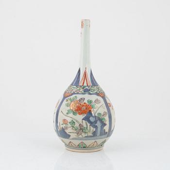 An imari vase / flask, Edo (1666-1868).