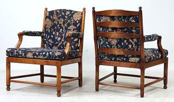 FÅTÖLJER, 2 st snarlika, Gripsholmsmodell, 1900-tal.