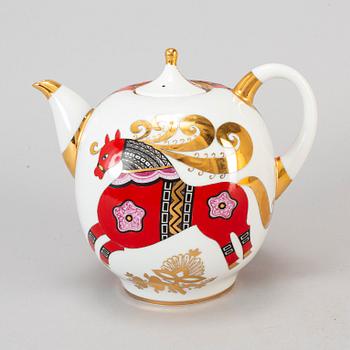 A Lomonosov porcelain teapot with cover, Soviet union.