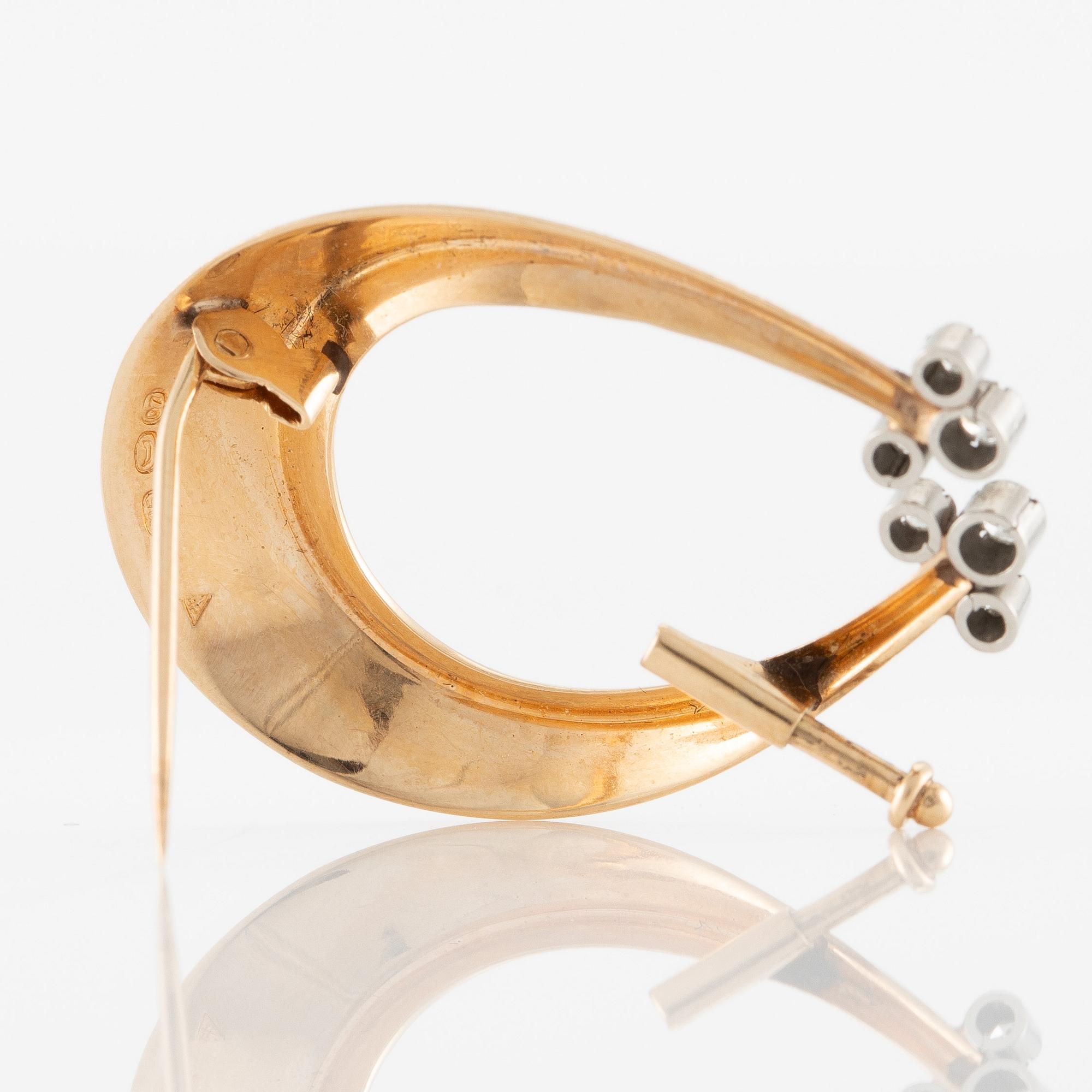 Brosch 14K guld med runda briljantslipade diamanter.