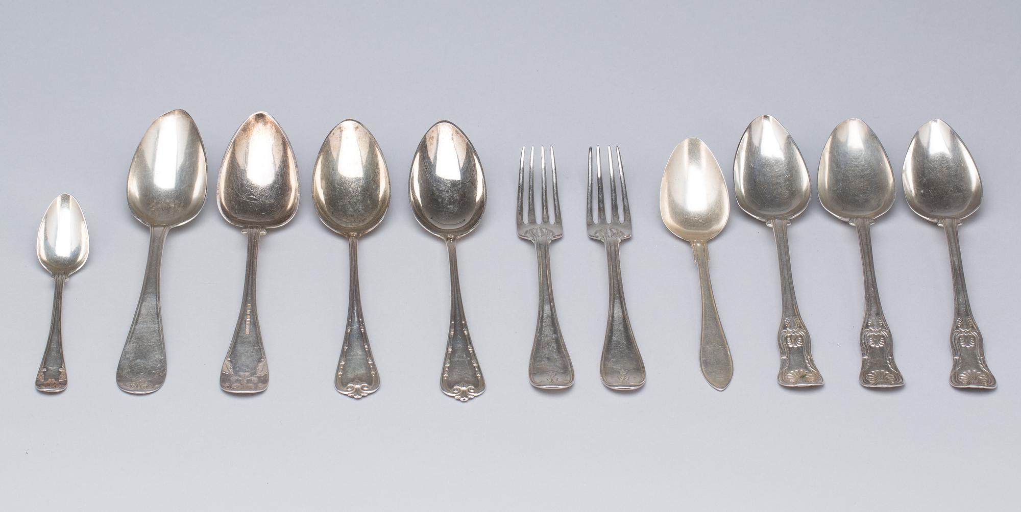 PARTI BESTICK,11 delar, silver, udda modeller, 1800-tal, en 1900-talets början. Total vikt ca 655 g.