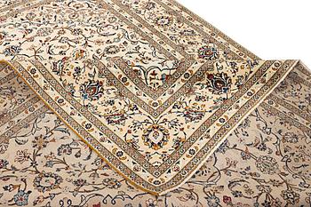 A part silk Kashan carpet, a. 353 x 244 cm.