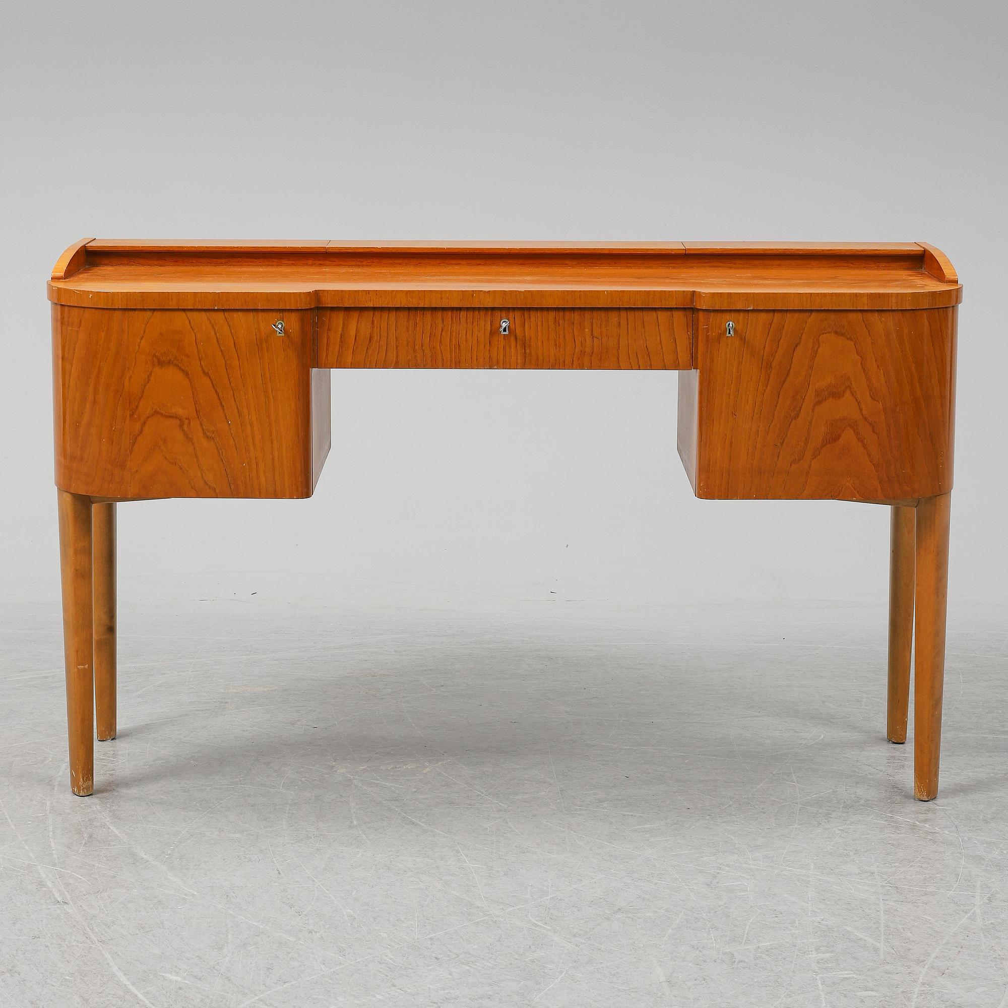 A 1940's table with pouf.