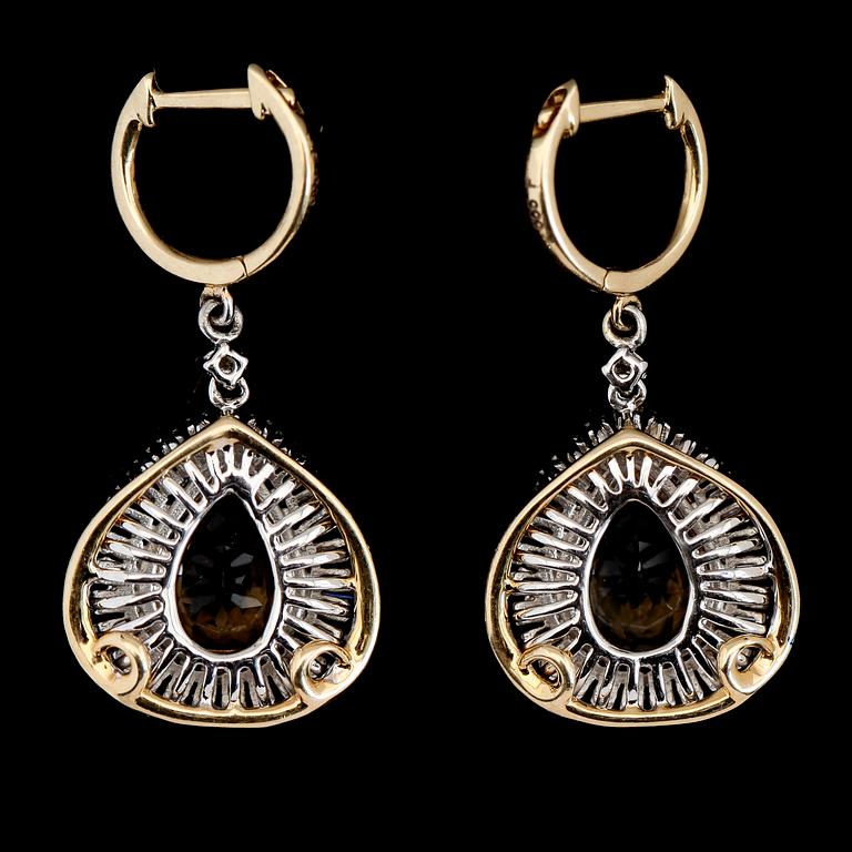 ÖRHÄNGEN, 1 par, 14K vitguld och guld, citriner och baguettslipade diamanter.