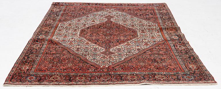 Matta, Sannolikt Feraghan, västra Iran, Omkring år 1900, ca 191 x 129 cm.