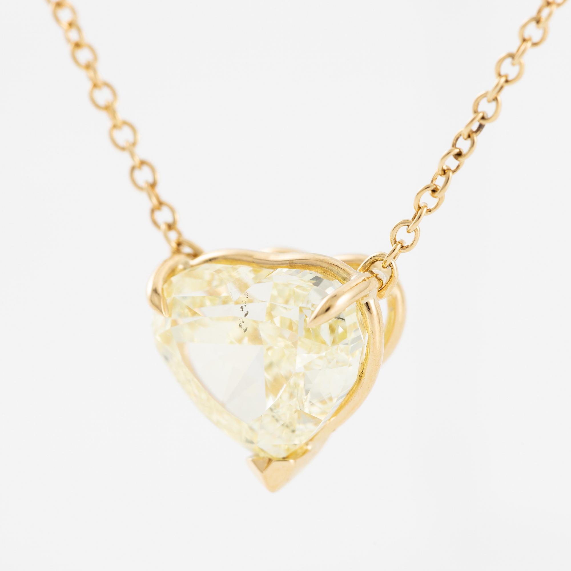 A necklace in 18K gold with a heart-shaped yellow brilliant-cut diamond 4.00 ct Fancy Yellow si1.