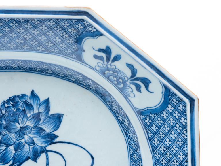 A blue and whiteChinese Export serving dish, Qing dynasty, Qianlong (1736-95).