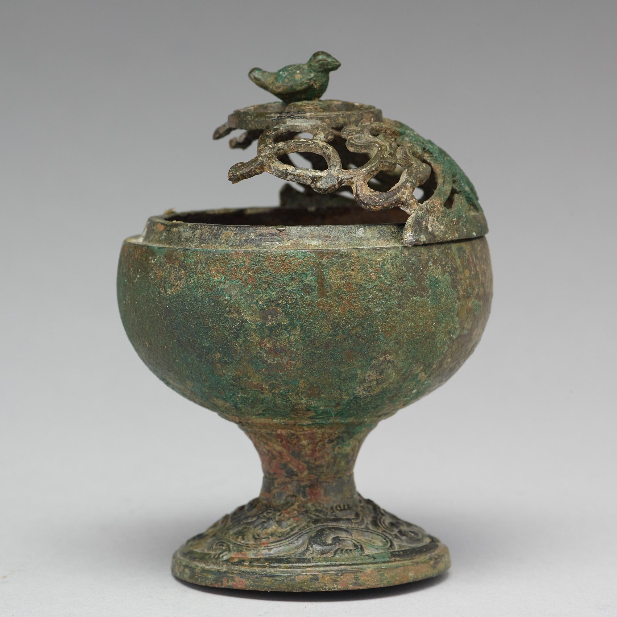 PARTI, bronsföremål, fem delar. Bl.a. Handynastin (206 f. Kr - 220 e. Kr.).