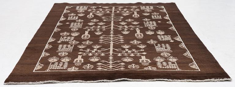 An oriental carpet, a. 287 x 204 cm.