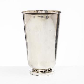 Helge Lindgren, bägare, silver, firma K Andersson, Stockholm 1943.