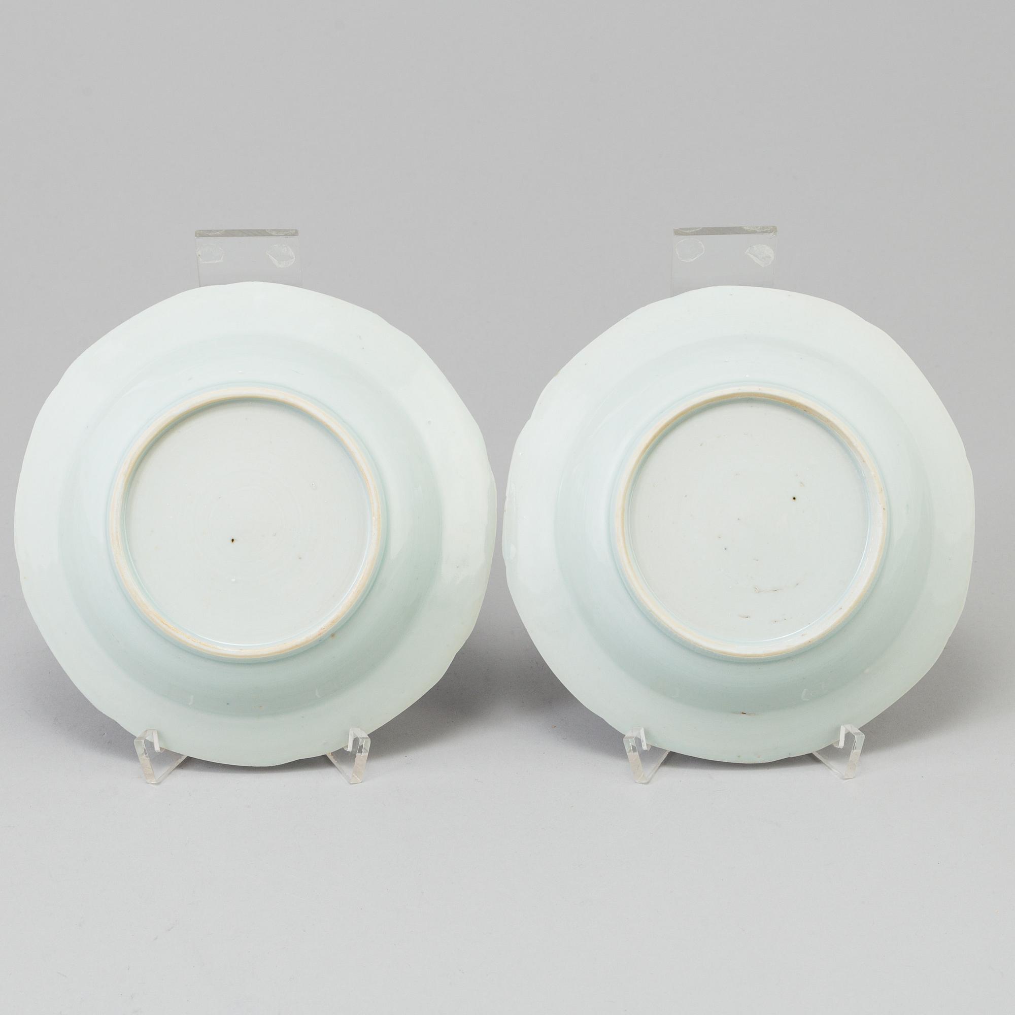 A set of a blue and white dish and three small dishes, Qing dynasty, Qianlong (1736-95).