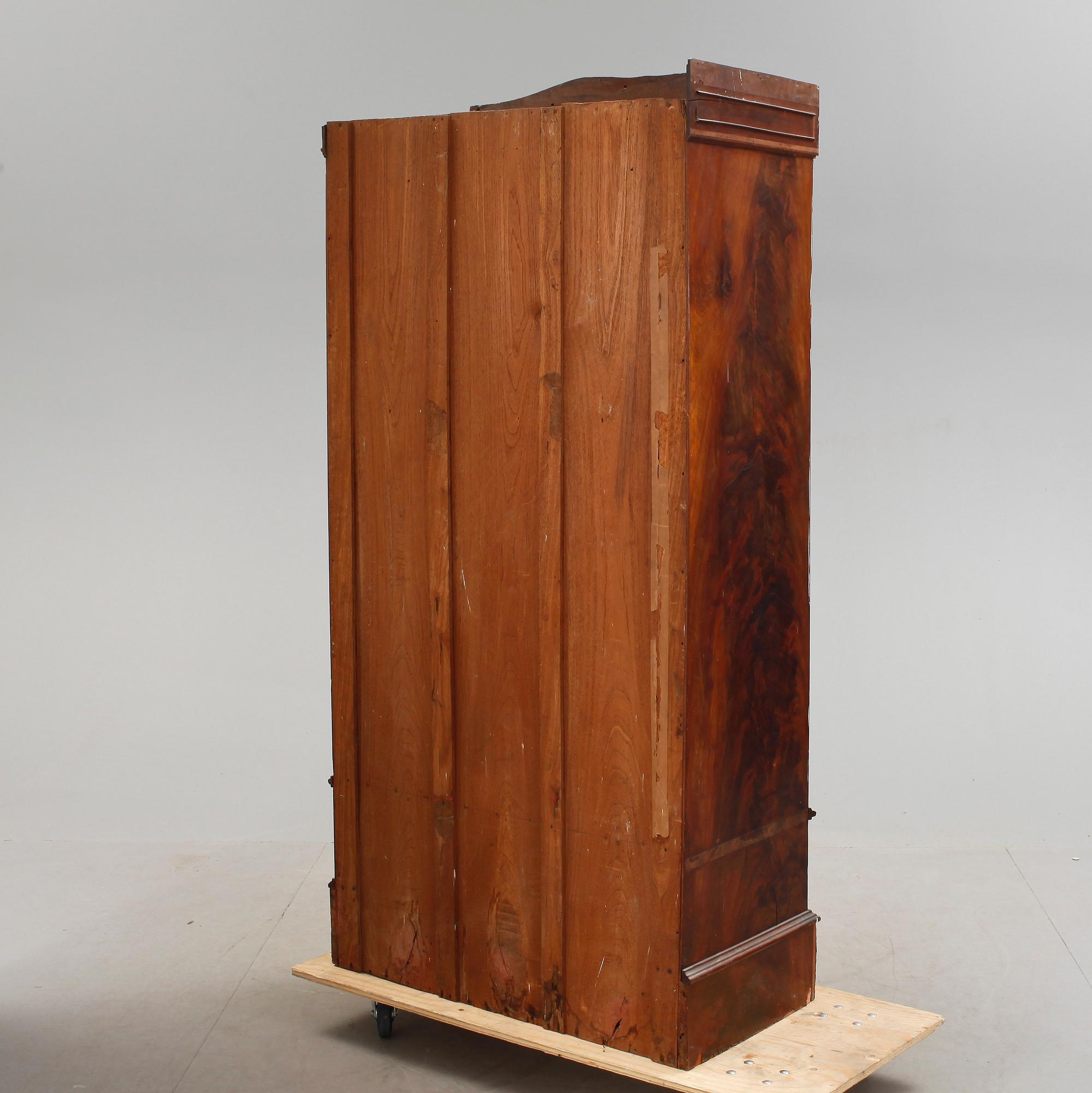 KLÄDSKÅP, 1800-tal.